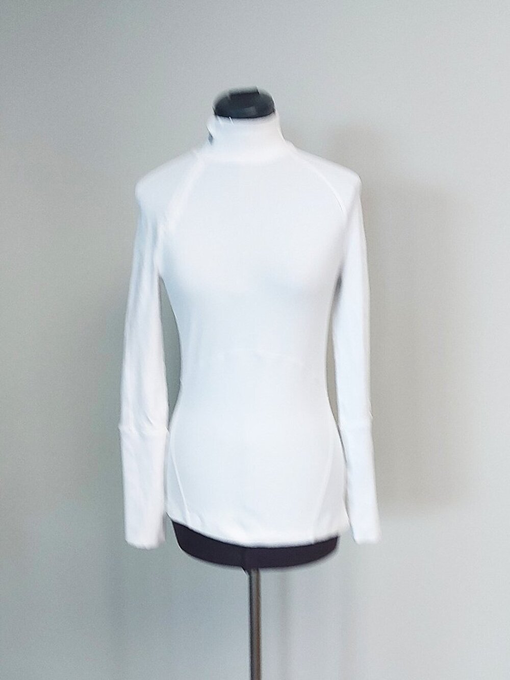 Lululemon Athletica Long Sleeve Moisture Wicking Layering Shirt - Size 6